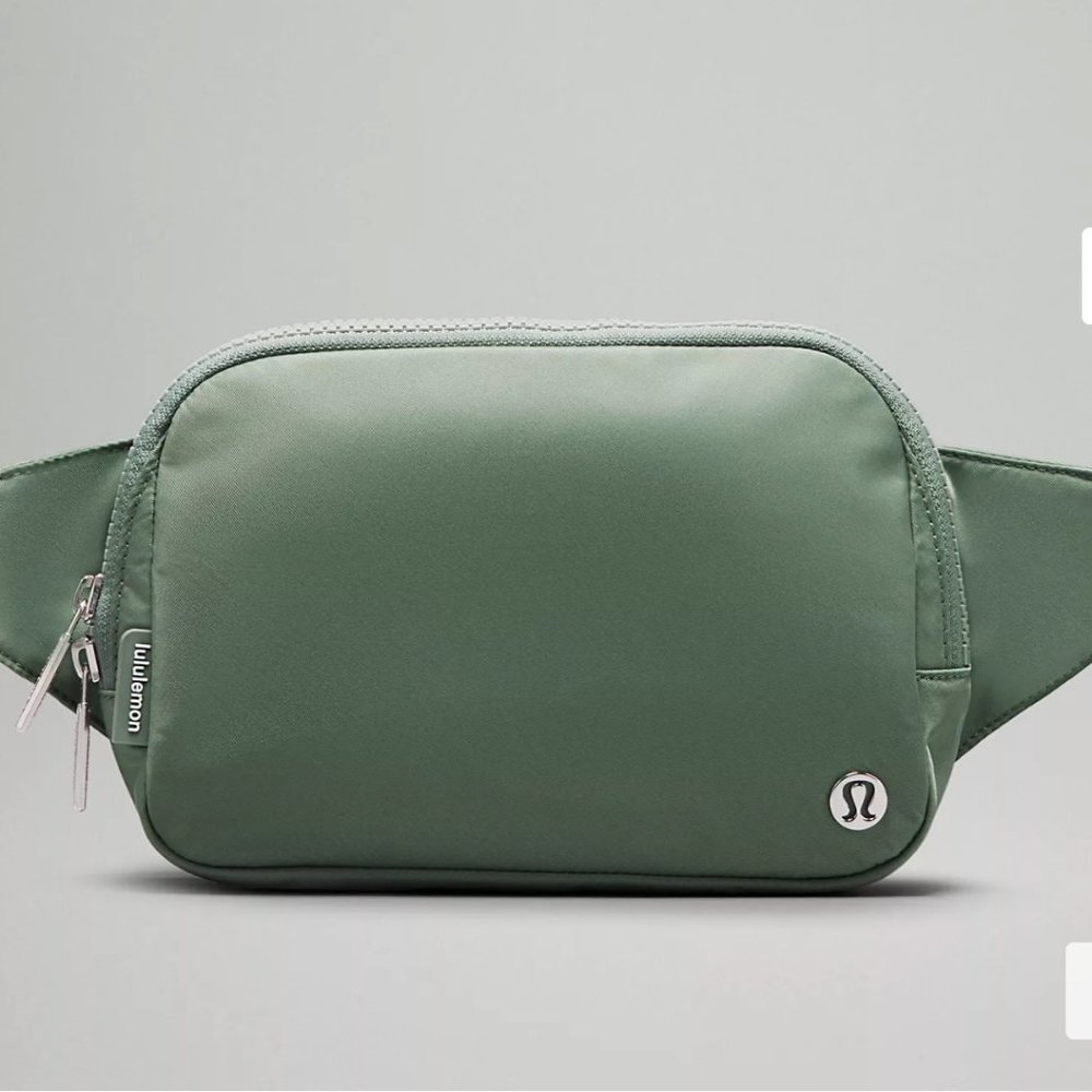 Lululemon Everywhere Belt Bag 2L Grey Eucalyptus